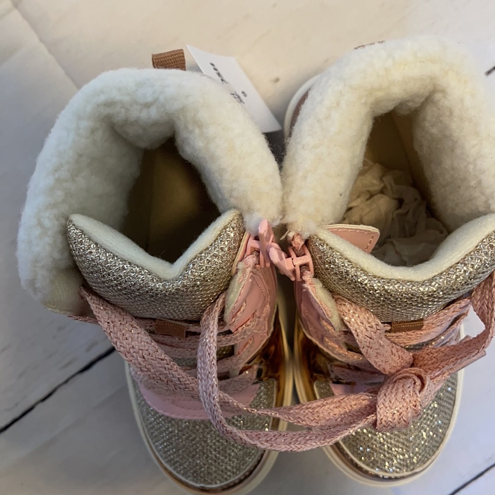 Shoes - Picture 7 of 8